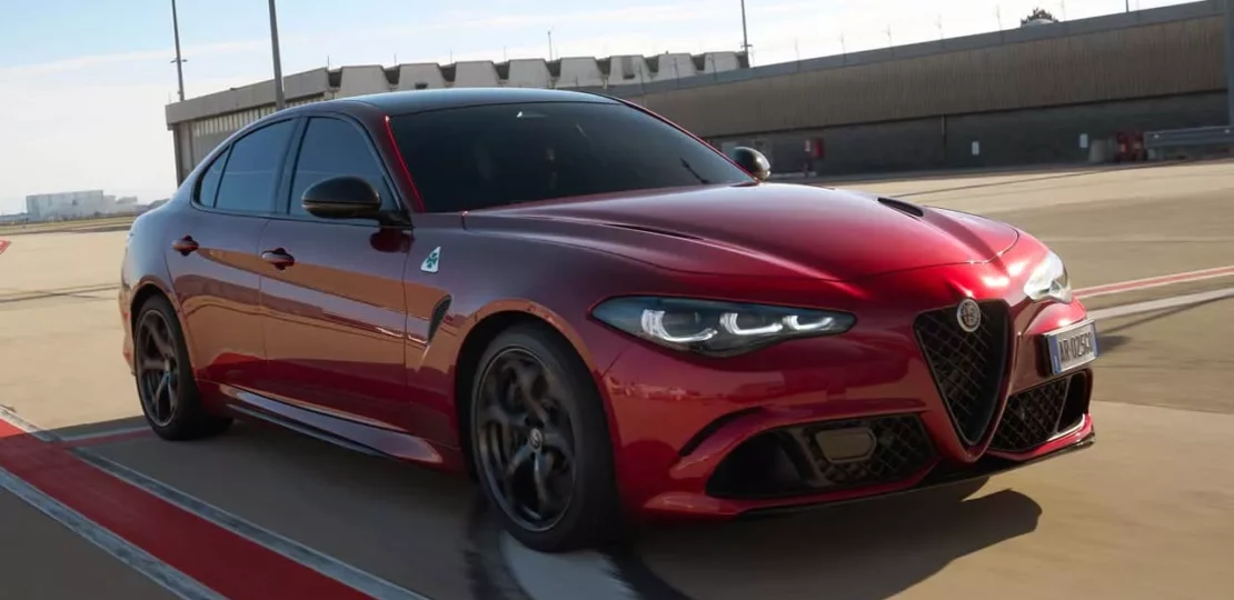 Quadrifoglio Collezione.. تحف ألفا روميو المحدودة تعيد أسطورة الأداء الإيطالي للحياة 1 alfa romeo giulia quadrifoglio collezione 2025