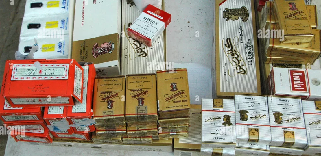أسعار السجائر اليوم في مصر 2026 بعد تطبيق الزيادة الضريبية.. القائمة الرسمية للمستهلك 1 egyptian cigarettes for sale at the market in cairo egypt A1B92W