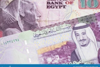 انخفاض مفاجئ في سعر الريال السعودي اليوم بمصر.. تراجع جديد في البنوك منتصف التعاملات 10 five saudi riyal bank note egyptian pound ten bill colorful arabia close up macro 190472887