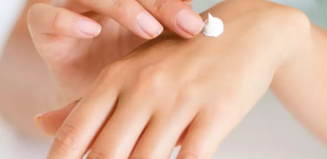 اسكراب ترطيب اليدين بالسكر والزيت: نعومة سريعة في الشتاء 1 hand scrub sugar coconut oil