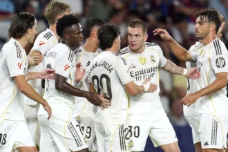 ما هو ترتيب فريق ريال مدريد في الدوري الإسباني 2025-2026 وأبرز مؤشرات الأداء الحالية 2 jugadores real madrid v levante laliga 25 26 3