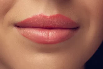 شفاه ناعمة بلون طبيعي: روتين يومي يمنحك مظهراً صحياً 2 natural pink lips care