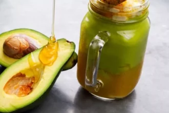 عصير الأفوكادو بالعسل مشروب طبيعي يمنحك طاقة ونضارة يومية 18 avocado honey smoothie
