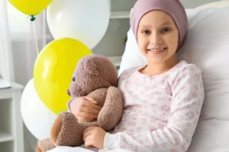 قصة طفلة بريطانية تكشف خطورة تجاهل آلام الذراع عند الأطفال 5 child hospital cancer awareness