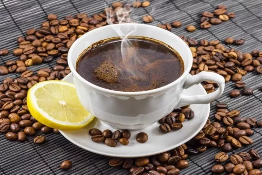 القهوة بالليمون بين الحقيقة والخرافة.. ماذا يقول العلم؟ 6 coffee lemon drink