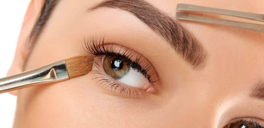 صبغ الحواجب في المنزل بخطوات آمنة لإطلالة ناعمة قبل العيد 1 eyebrow dye light brown
