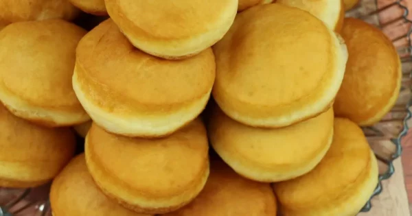 فطائر الشاي السريعة في الطاسة هشة ومنفوخة 6 fluffy pan fried pastries