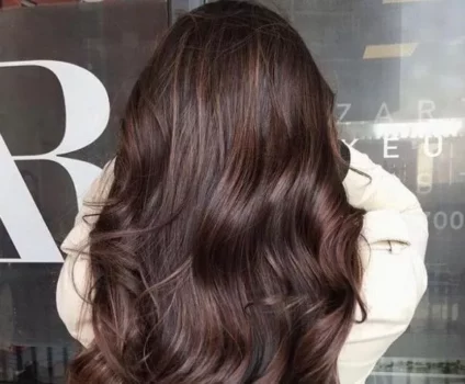 صبغات شعر 2025 للبشرة البيضاء تمنحك إشراقة وجاذبية لافتة 3 hair dye trends fair skin