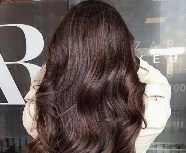 صبغات شعر 2025 للبشرة البيضاء تمنحك إشراقة وجاذبية لافتة 1 hair dye trends fair skin