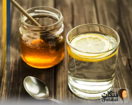 العسل والماء الساخن: ما الذي يحدث للجسم عند هذه العادة الشائعة؟ 2 honey hot water morning drink