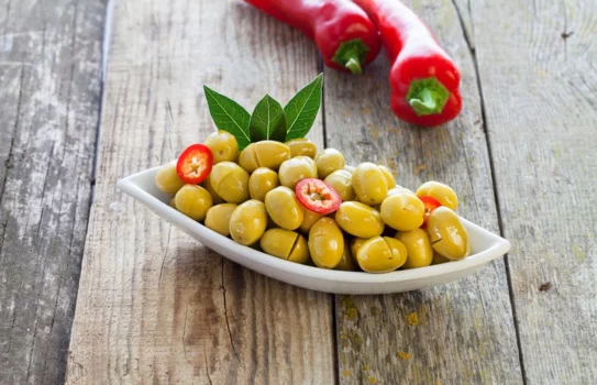 طريقة عمل زيتون كالاماتا المخلل في المنزل بطعم ثابت لشهر رمضان 4 kalamata olives pickled jar