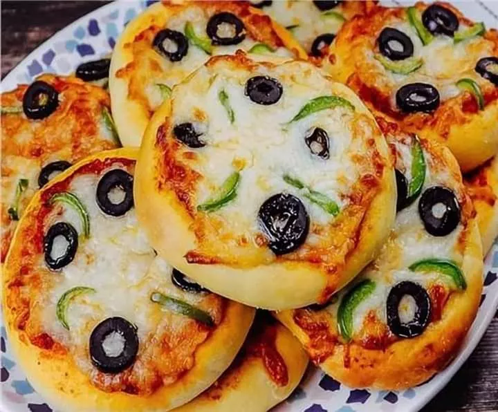 mini pizza homemade tray
