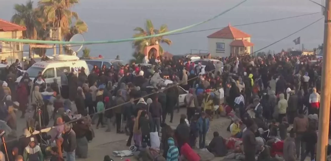 عودة فلسطينيين إلى غزة عبر رفح تعيد الأمل لأهالي خان يونس 1 rafah crossing gaza bus