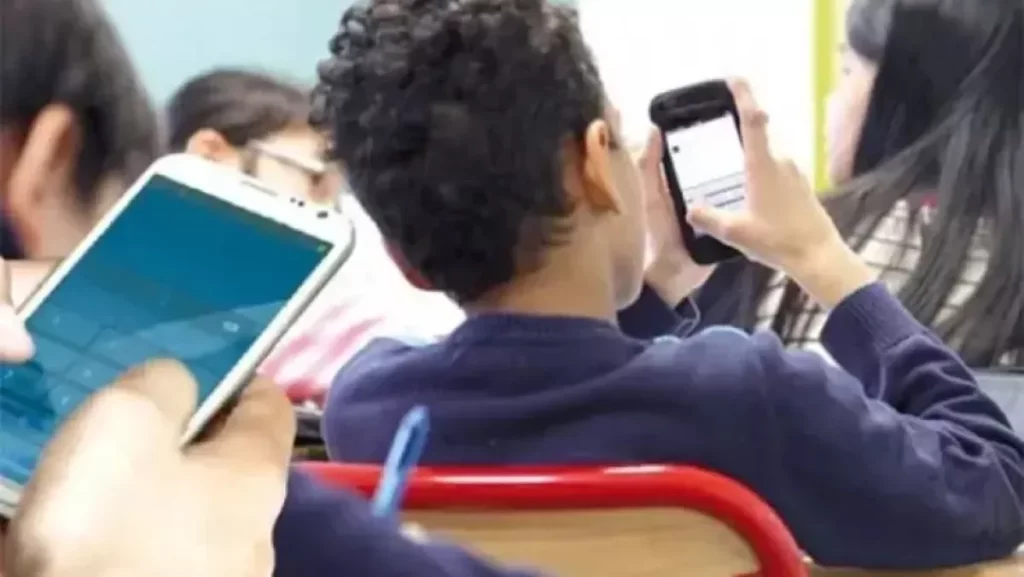 حظر الهواتف المحمولة في المدارس