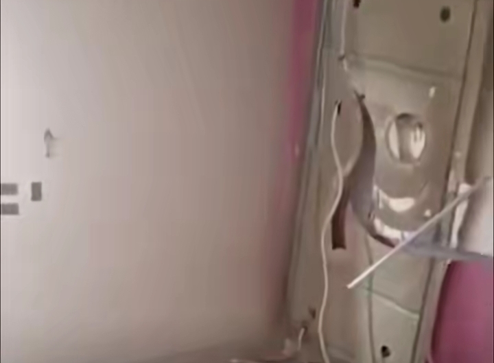 تحطيم شقة بسبب دعوى تمكين.. سيدة تطلب الحماية من طليقها 6 356073 592 025857